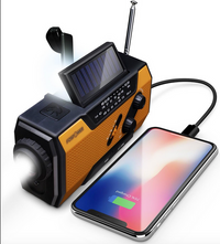 Kit de emergencia: powerbanks, radio, linterna Kit de emergencia: powerbanks, radio, linterna